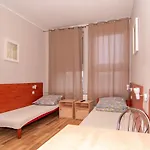 Hostel Noclegi Elan *