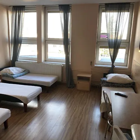 Elan Hostel