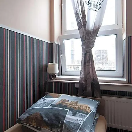 Elan Hostel *