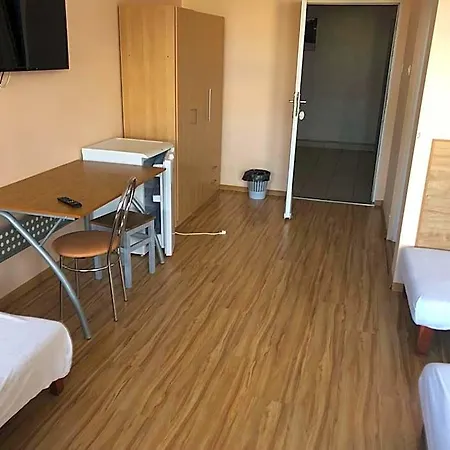 Elan Hostel