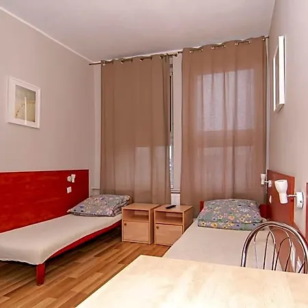 Elan Hostel *