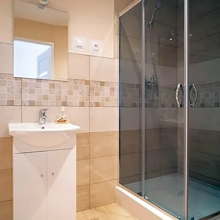 Elan Hostel *