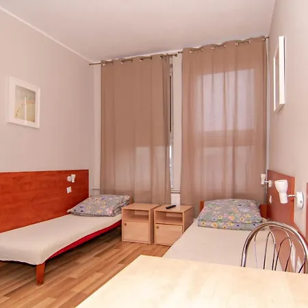 Hostel Noclegi Elan *