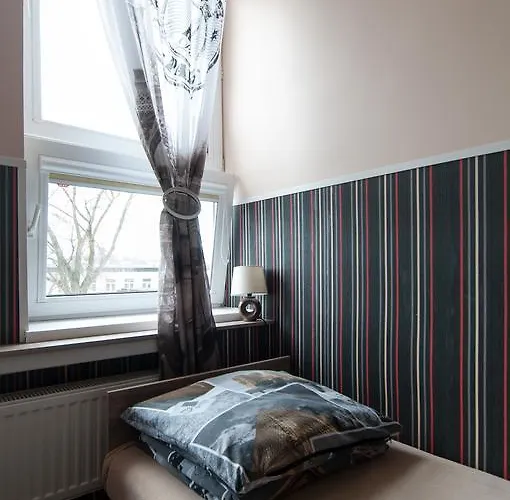 بيت شباب Elan *